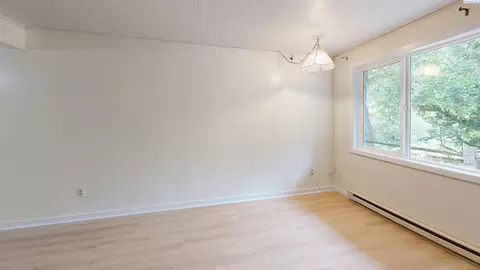 Living - 365 NW Linda St, Pullman, WA 99163 photo 7 of 7