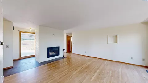 Living - 365 NW Linda St, Pullman, WA 99163 photo 1 of 7