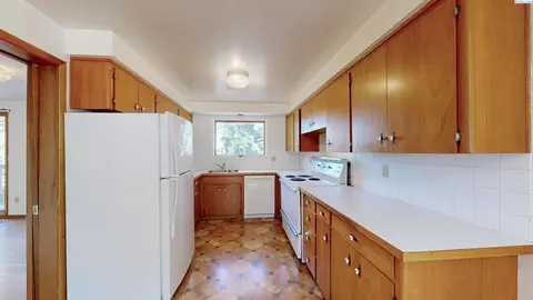 Kitchen - 365 NW Linda St, Pullman, WA 99163 photo 1 of 4