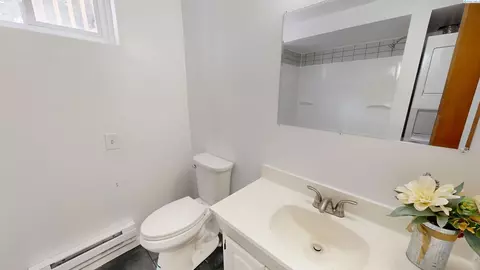 Bath - 365 NW Linda St, Pullman, WA 99163 photo 4 of 5