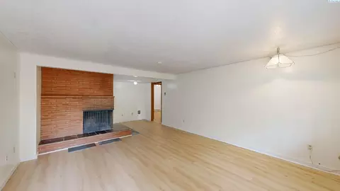 Living - 365 NW Linda St, Pullman, WA 99163 photo 6 of 7