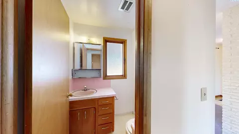 Bath - 365 NW Linda St, Pullman, WA 99163 photo 1 of 5