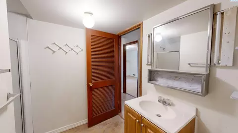 Bath - 365 NW Linda St, Pullman, WA 99163 photo 3 of 5