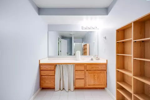 Bath - 745 SE Meadow Vale, Pullman, WA 99163 photo 3 of 3