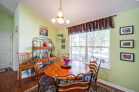 Dining - 745 SE Meadow Vale, Pullman, WA 99163 photo 3 of 3