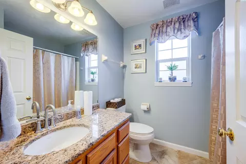 Bath - 745 SE Meadow Vale, Pullman, WA 99163 photo 2 of 3