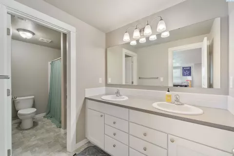 Bath - 8210 Cassiar Dr, Pasco, WA 99301 photo 1 of 1