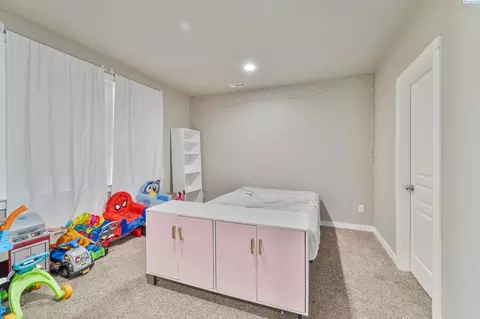 Bedroom - 8210 Cassiar Dr, Pasco, WA 99301 photo 4 of 4