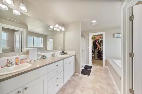 Entry Way - 8210 Cassiar Dr, Pasco, WA 99301 photo 2 of 3