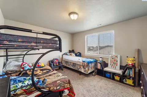 Bedroom - 8210 Cassiar Dr, Pasco, WA 99301 photo 2 of 4