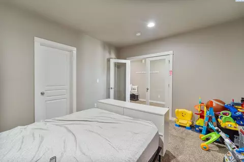 Bedroom - 8210 Cassiar Dr, Pasco, WA 99301 photo 3 of 4