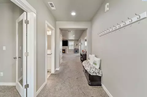Entry Way - 8210 Cassiar Dr, Pasco, WA 99301 photo 3 of 3