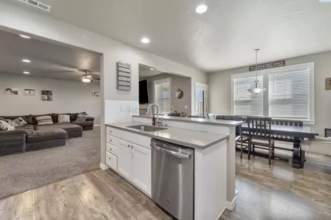 Kitchen - 8210 Cassiar Dr, Pasco, WA 99301 photo 1 of 3