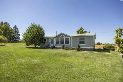 153 Lake Rd, Burbank, WA 99323