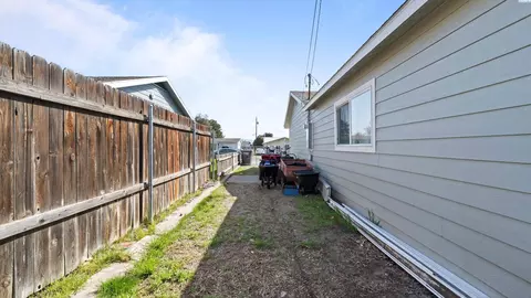 Exterior - 3625 W Agate St, Pasco, WA 99301 photo 6 of 8
