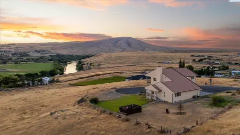 16132 E Love Ln, Benton City, WA 99320