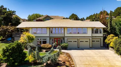 3703 W 42nd Ave, Kennewick, WA 99337