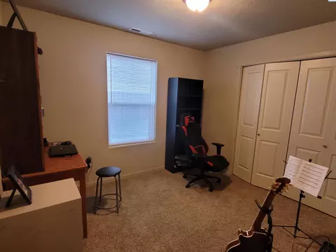 Bedroom - 5708 Sidon Ln, Pasco, WA 99301 photo 3 of 4