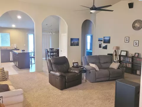 Living - 5708 Sidon Ln, Pasco, WA 99301 photo 2 of 2