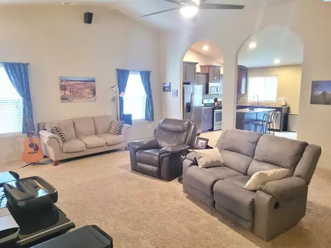 Living - 5708 Sidon Ln, Pasco, WA 99301 photo 1 of 2