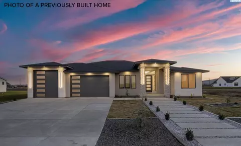 7215 Ambrosia St #26, Kennewick, WA 99338