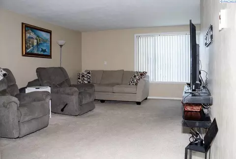 3108 W Agate St, Pasco, WA 99301 photo 2