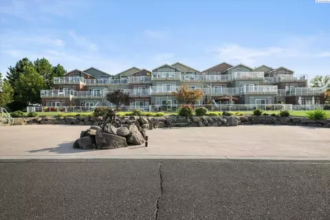 386 Columbia Point Dr #202, Richland, WA 99352