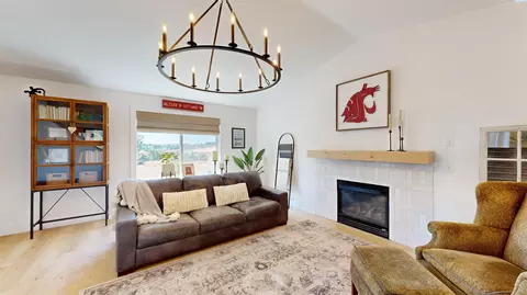 Living - 1225 NW Ventura Dr, Pullman, WA 99163 photo 1 of 1