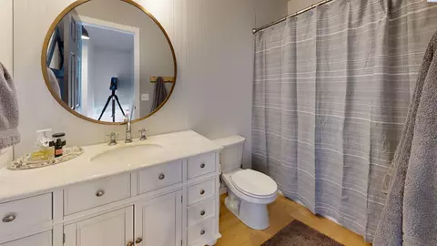 Bath - 1225 NW Ventura Dr, Pullman, WA 99163 photo 1 of 1
