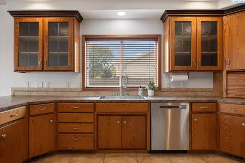 Kitchen - 4824 Mojave Dr, Pasco, WA 99301 photo 7 of 7
