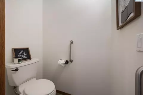 Bath - 4824 Mojave Dr, Pasco, WA 99301 photo 1 of 3