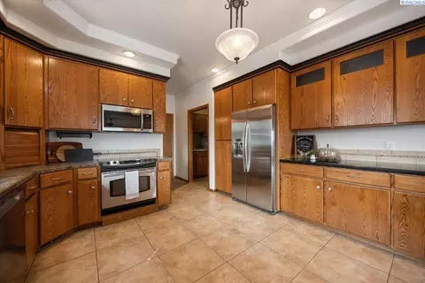 Kitchen - 4824 Mojave Dr, Pasco, WA 99301 photo 4 of 7