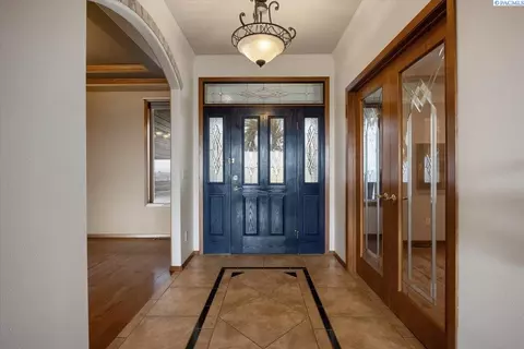 Entry Way - 4824 Mojave Dr, Pasco, WA 99301 photo 1 of 4