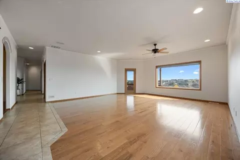 Living - 4824 Mojave Dr, Pasco, WA 99301 photo 10 of 11