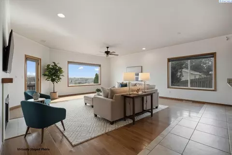 Living - 4824 Mojave Dr, Pasco, WA 99301 photo 5 of 11
