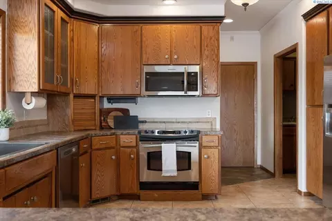 Kitchen - 4824 Mojave Dr, Pasco, WA 99301 photo 2 of 7