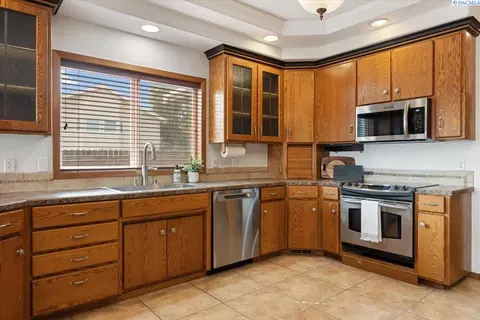 Kitchen - 4824 Mojave Dr, Pasco, WA 99301 photo 3 of 7