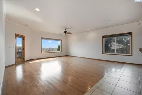 Living - 4824 Mojave Dr, Pasco, WA 99301 photo 9 of 11