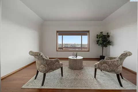 Living - 4824 Mojave Dr, Pasco, WA 99301 photo 3 of 11