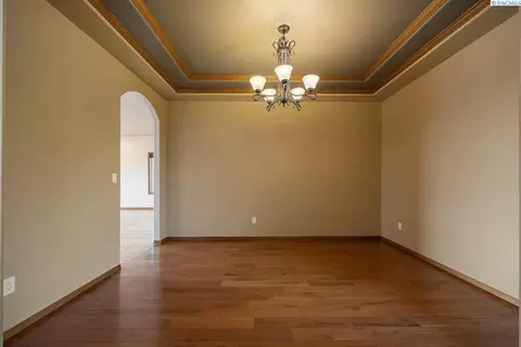 Living - 4824 Mojave Dr, Pasco, WA 99301 photo 1 of 11