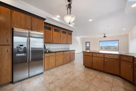 Kitchen - 4824 Mojave Dr, Pasco, WA 99301 photo 6 of 7