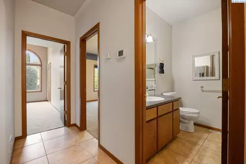 Entry Way - 4824 Mojave Dr, Pasco, WA 99301 photo 4 of 4
