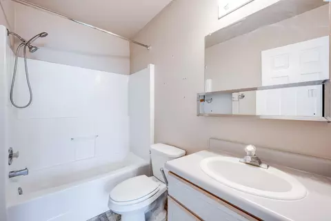 Bath - 1645 NE Merman Dr #A 304, Pullman, WA 99163 photo 1 of 3