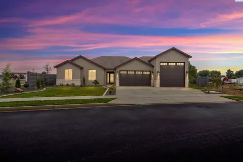 10004 Redbud Dr, Pasco, WA 99301
