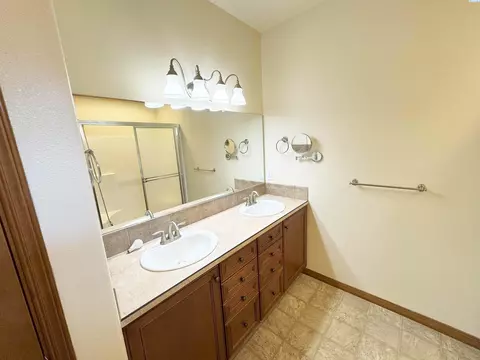 Bath - 4808 Mariola Ln, Pasco, WA 99301 photo 2 of 3