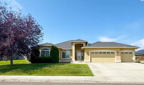 Exterior - 4808 Mariola Ln, Pasco, WA 99301 photo 7 of 13