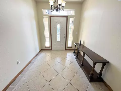 Entry Way - 4808 Mariola Ln, Pasco, WA 99301 photo 1 of 2