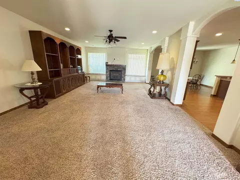 Living - 4808 Mariola Ln, Pasco, WA 99301 photo 4 of 6
