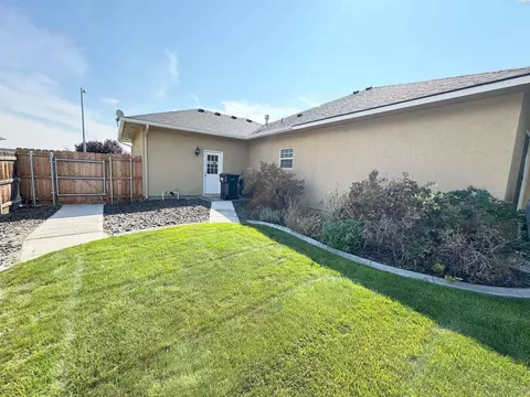 Exterior - 4808 Mariola Ln, Pasco, WA 99301 photo 11 of 13
