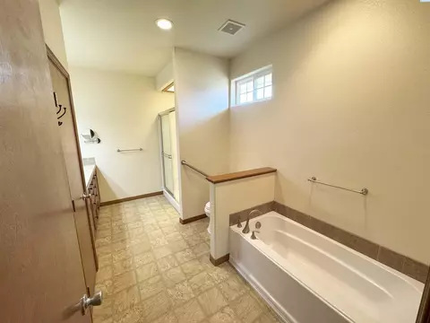 Bath - 4808 Mariola Ln, Pasco, WA 99301 photo 1 of 3
